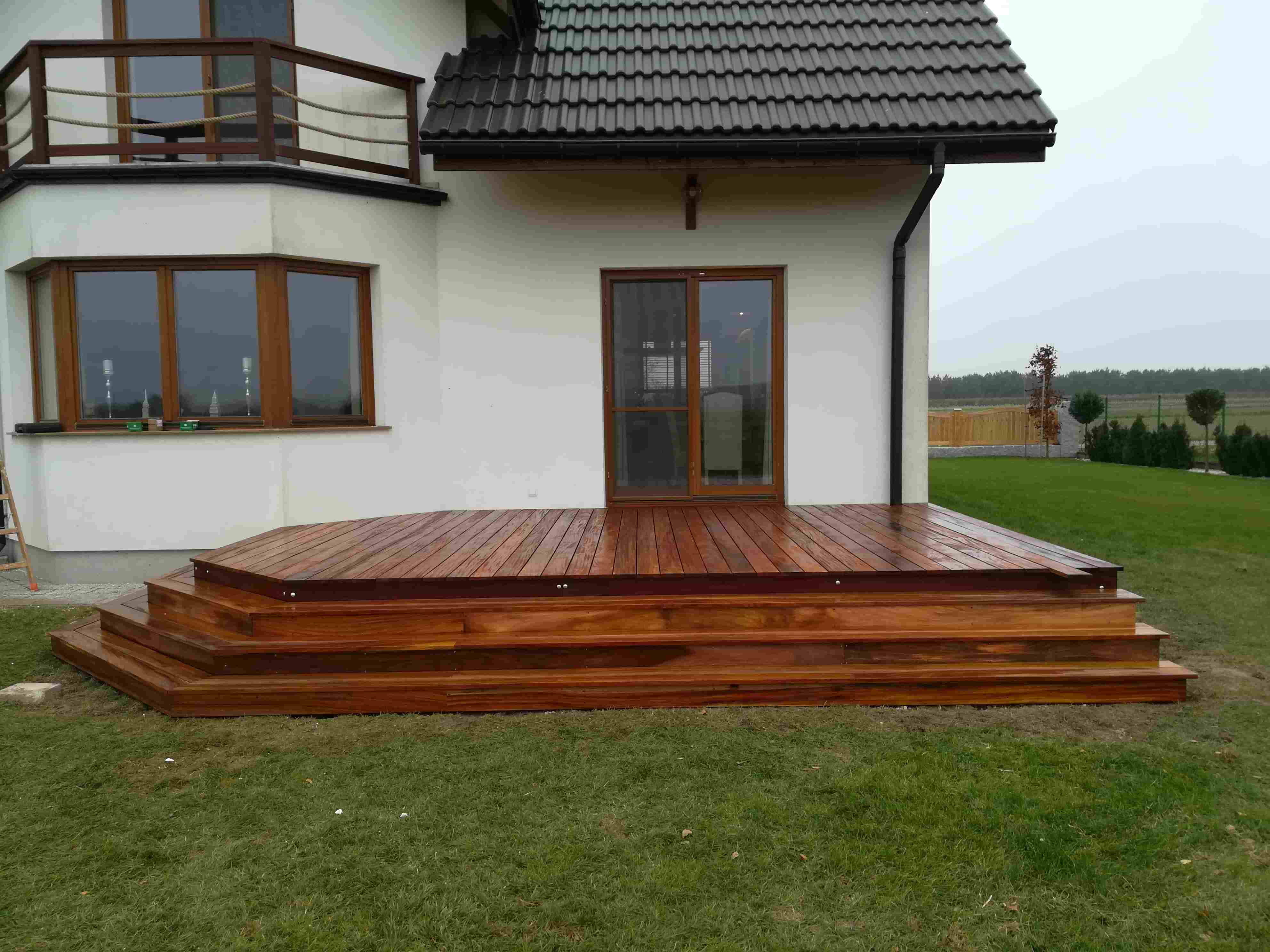 drewniana brama z furtką